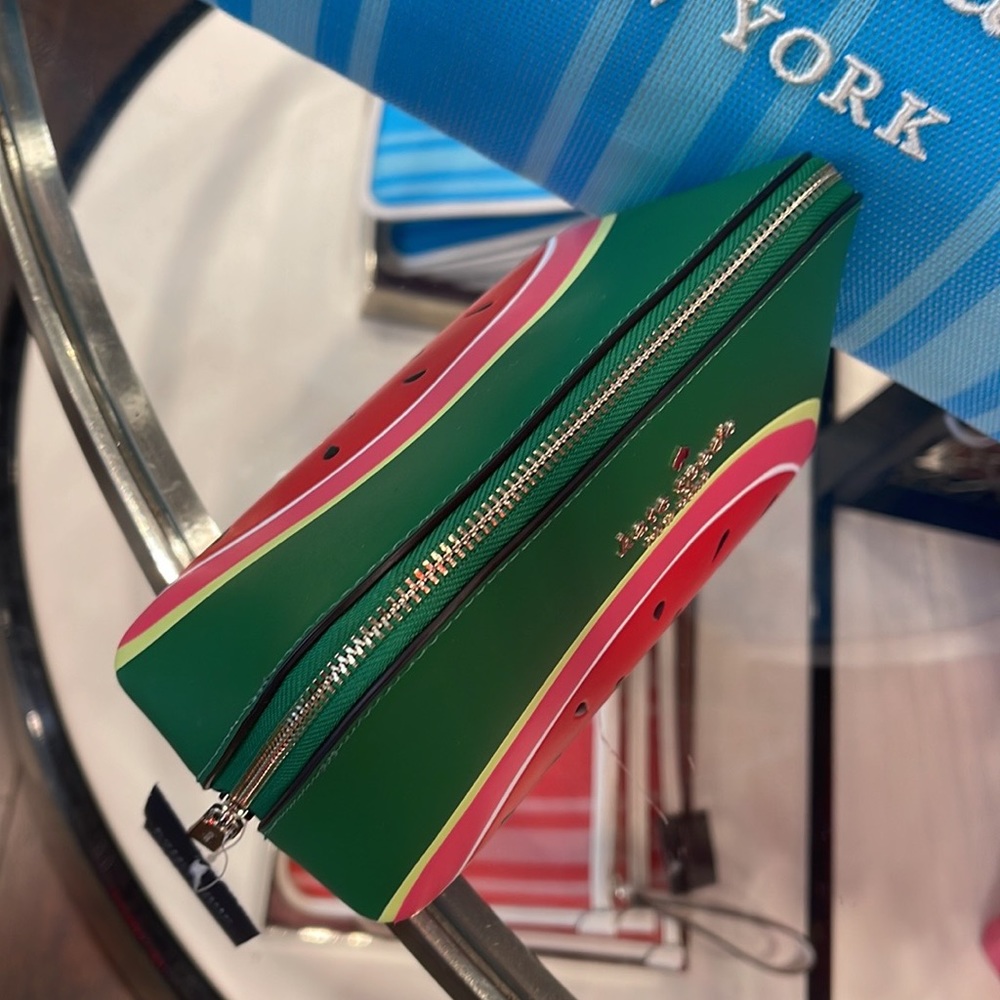 Kate Spade Watermelon Small Cosmetic Case
COLOR:
Multi
NWT - Picture 11 of 16
